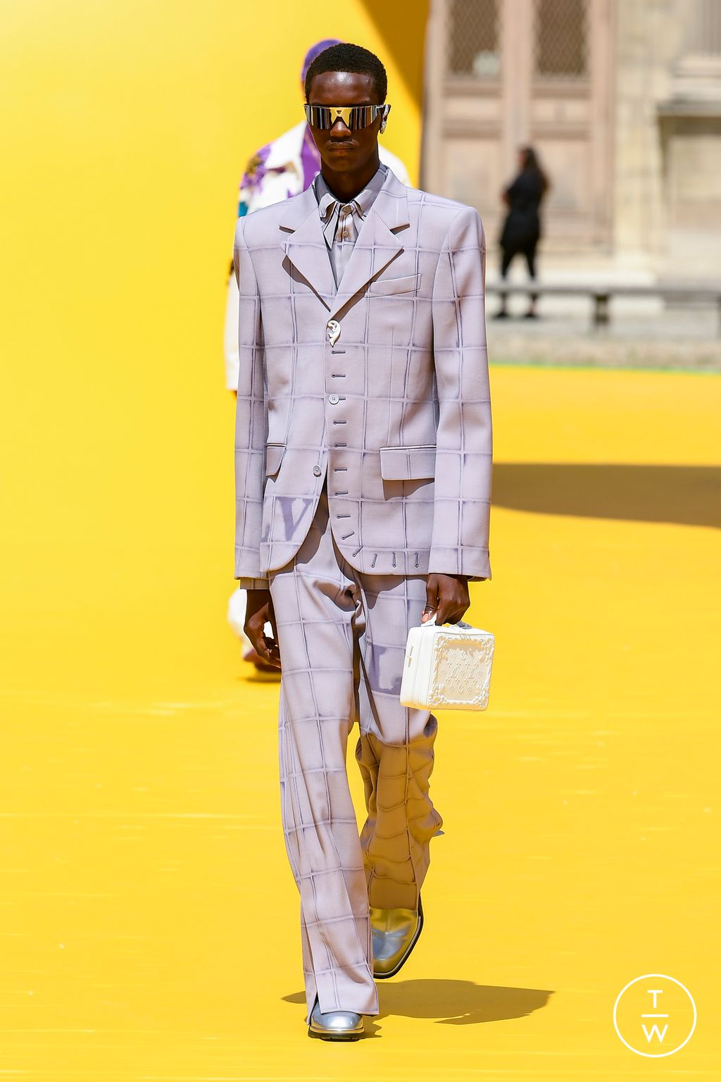 Fashion Week Paris Spring/Summer 2023 look 7 from the Louis Vuitton collection 男装
