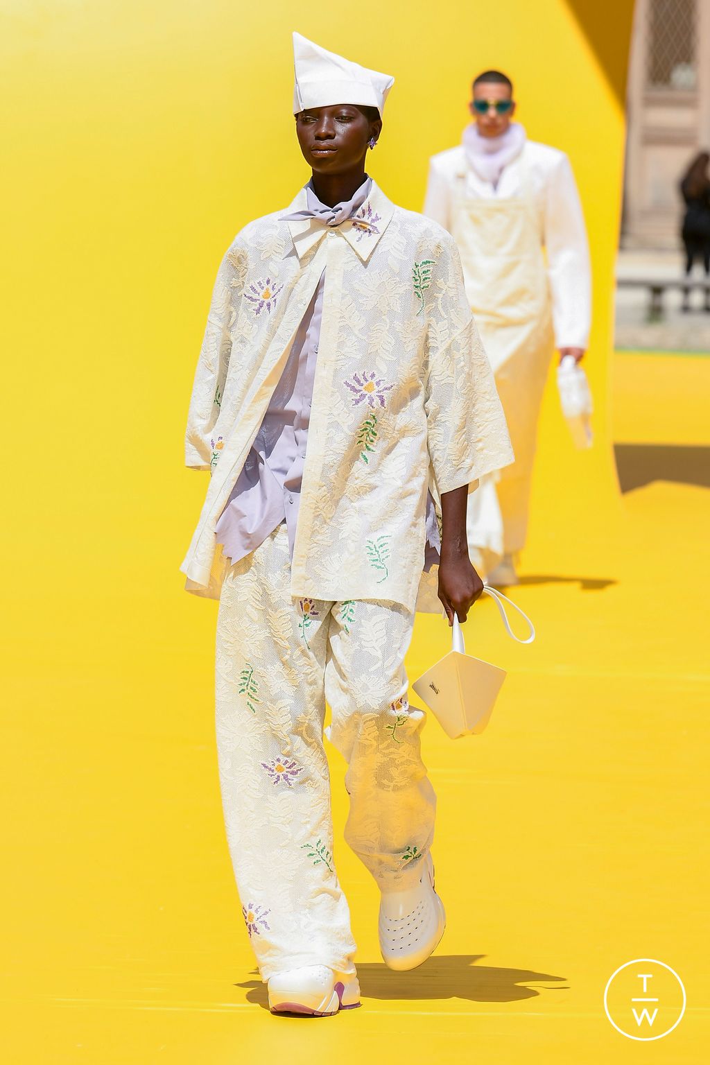 Fashion Week Paris Spring/Summer 2023 look 11 from the Louis Vuitton collection 男装