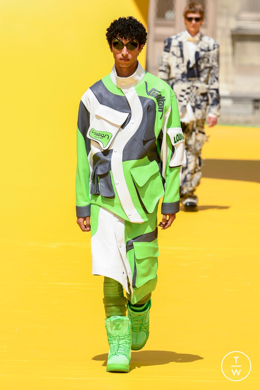 Fashion Week Paris Spring/Summer 2023 look 15 from the Louis Vuitton collection 男装