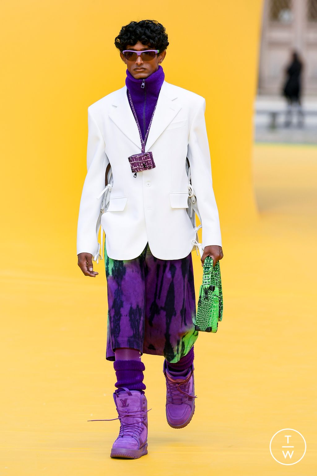 Fashion Week Paris Spring/Summer 2023 look 18 from the Louis Vuitton collection menswear