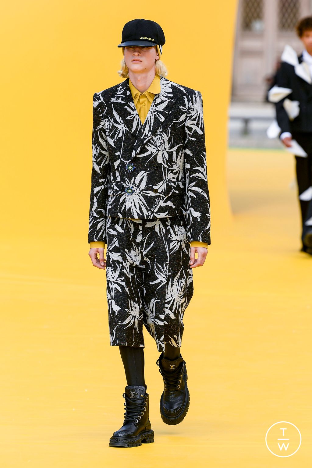 Fashion Week Paris Spring/Summer 2023 look 21 from the Louis Vuitton collection menswear