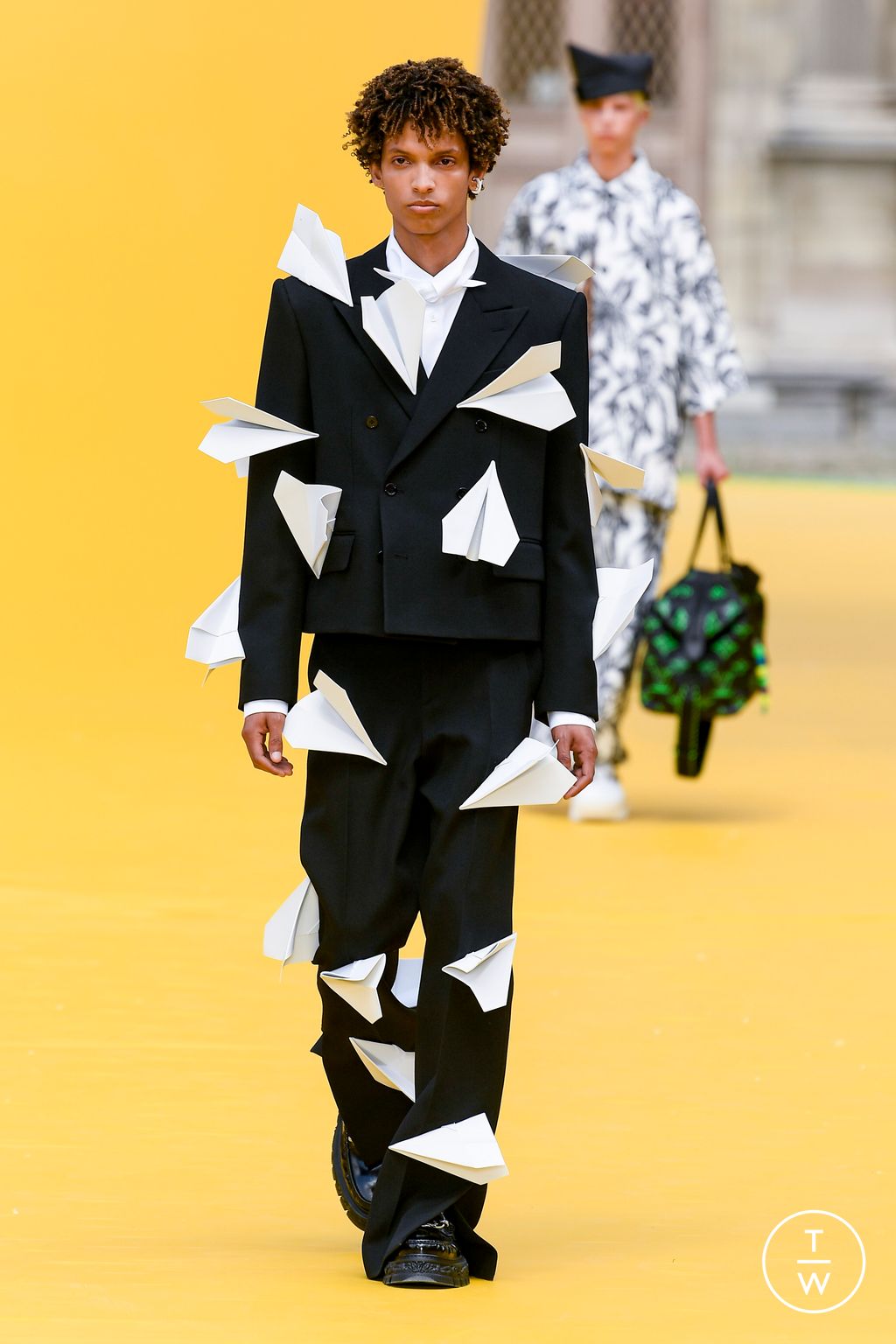 Fashion Week Paris Spring/Summer 2023 look 22 from the Louis Vuitton collection menswear