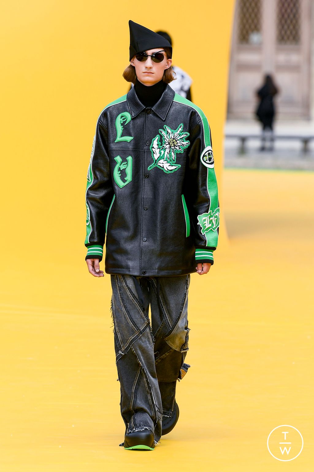 Fashion Week Paris Spring/Summer 2023 look 25 from the Louis Vuitton collection 男装