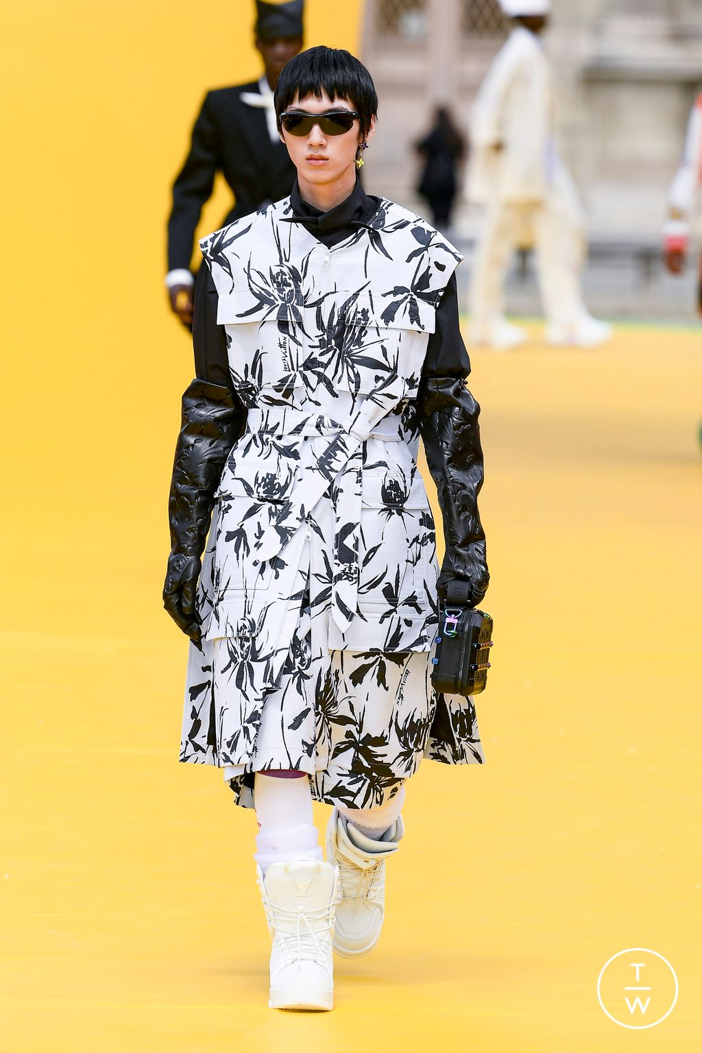 Fashion Week Paris Spring/Summer 2023 look 26 from the Louis Vuitton collection menswear