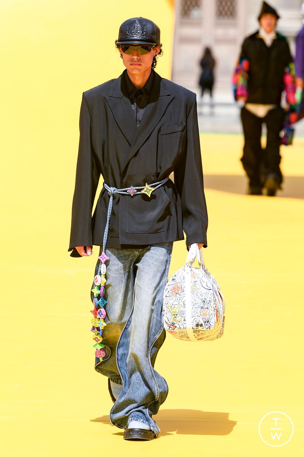 Fashion Week Paris Spring/Summer 2023 look 33 from the Louis Vuitton collection 男装
