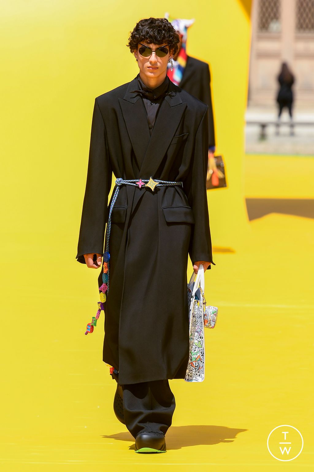 Fashion Week Paris Spring/Summer 2023 look 35 de la collection Louis Vuitton menswear