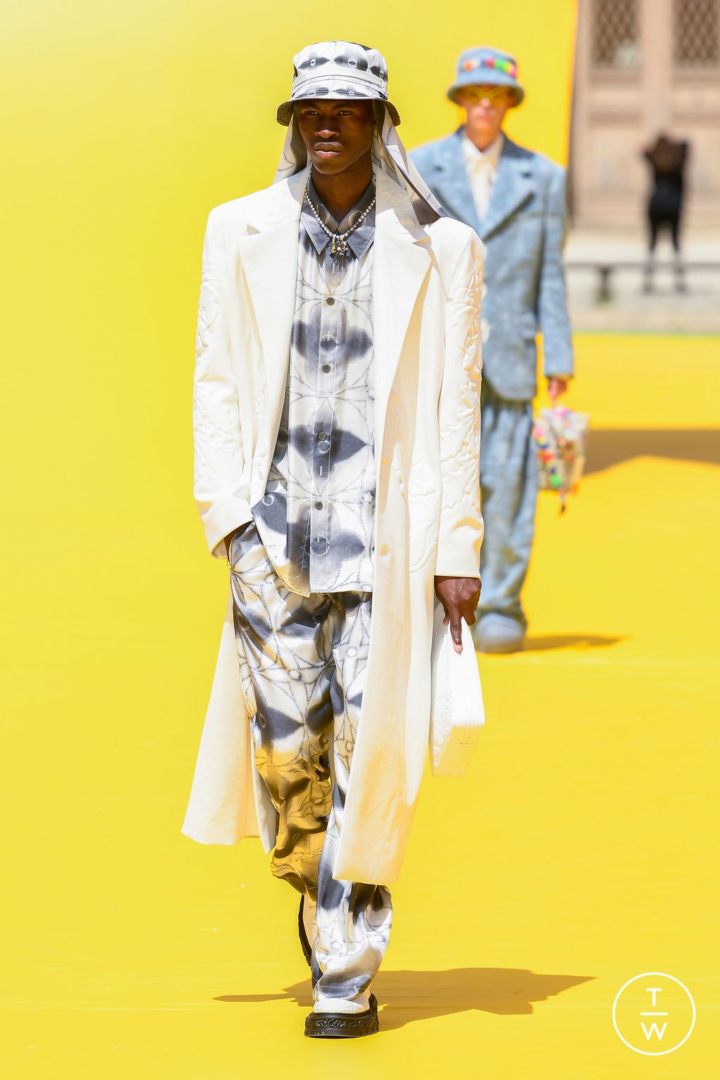 Fashion Week Paris Spring/Summer 2023 look 64 from the Louis Vuitton collection 男装