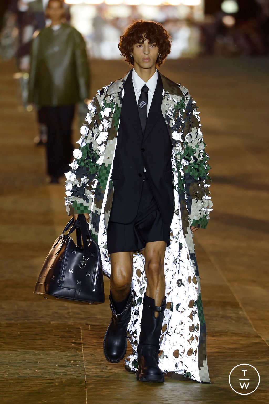 Fashion Week Paris Spring/Summer 2024 look 2 from the Louis Vuitton collection menswear