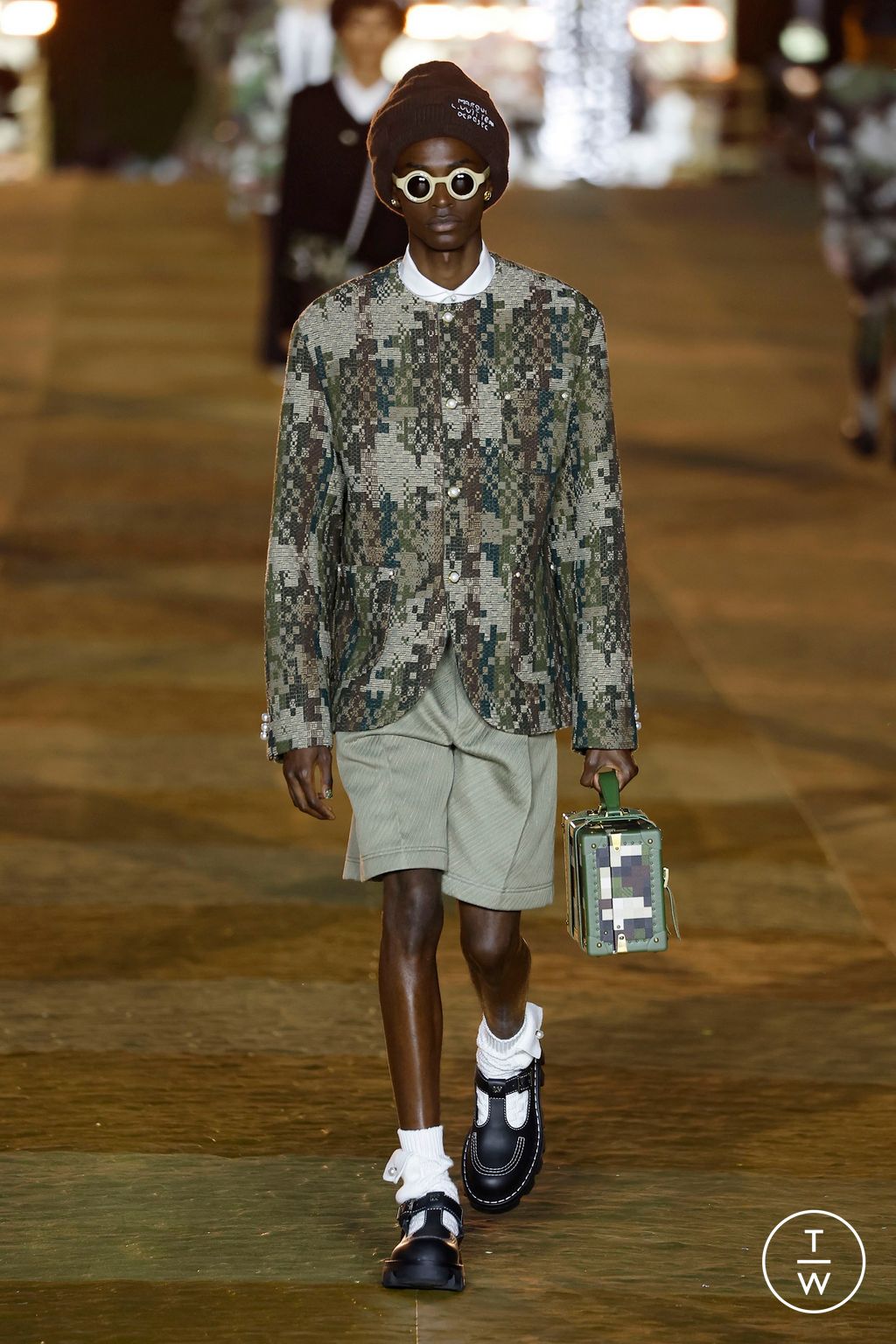 Fashion Week Paris Spring/Summer 2024 look 9 from the Louis Vuitton collection 男装