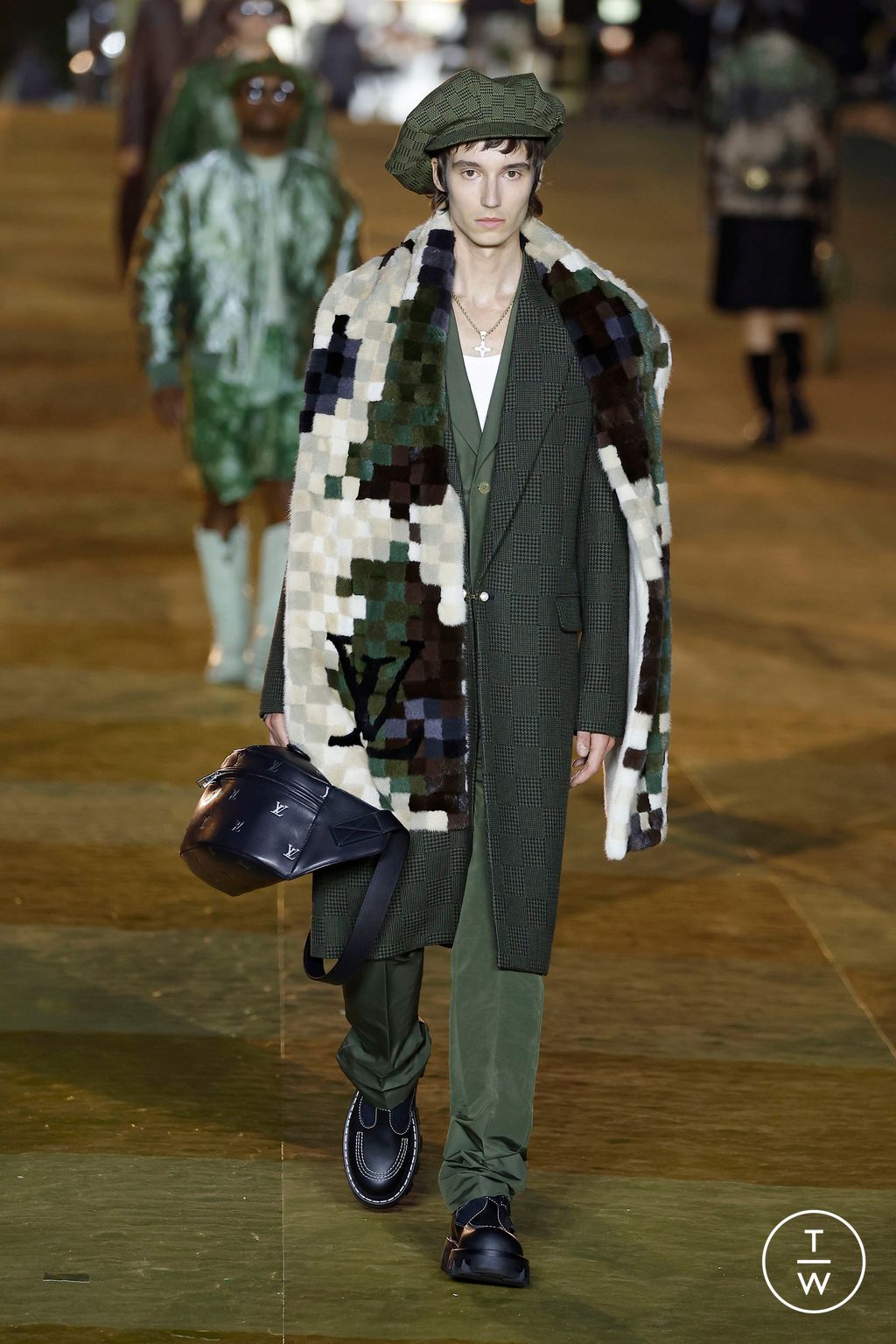 Fashion Week Paris Spring/Summer 2024 look 16 from the Louis Vuitton collection 男装