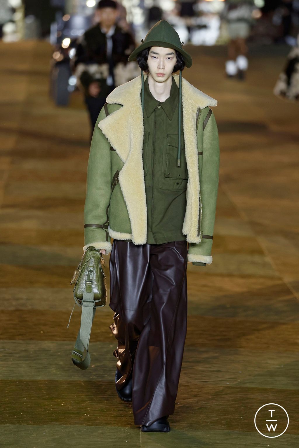 Fashion Week Paris Spring/Summer 2024 look 20 from the Louis Vuitton collection 男装