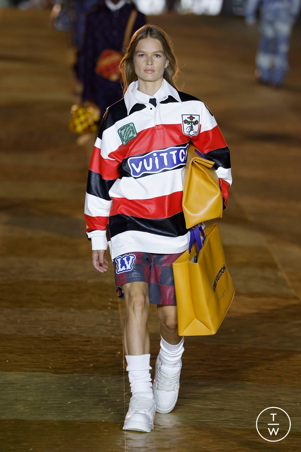 Fashion Week Paris Spring/Summer 2024 look 26 from the Louis Vuitton collection menswear