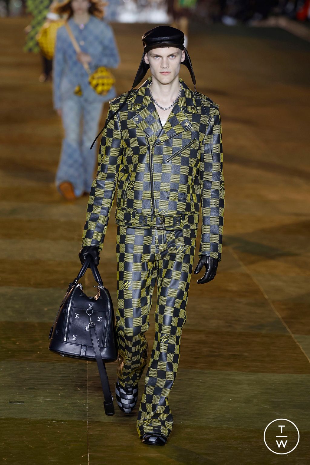 Fashion Week Paris Spring/Summer 2024 look 29 from the Louis Vuitton collection menswear