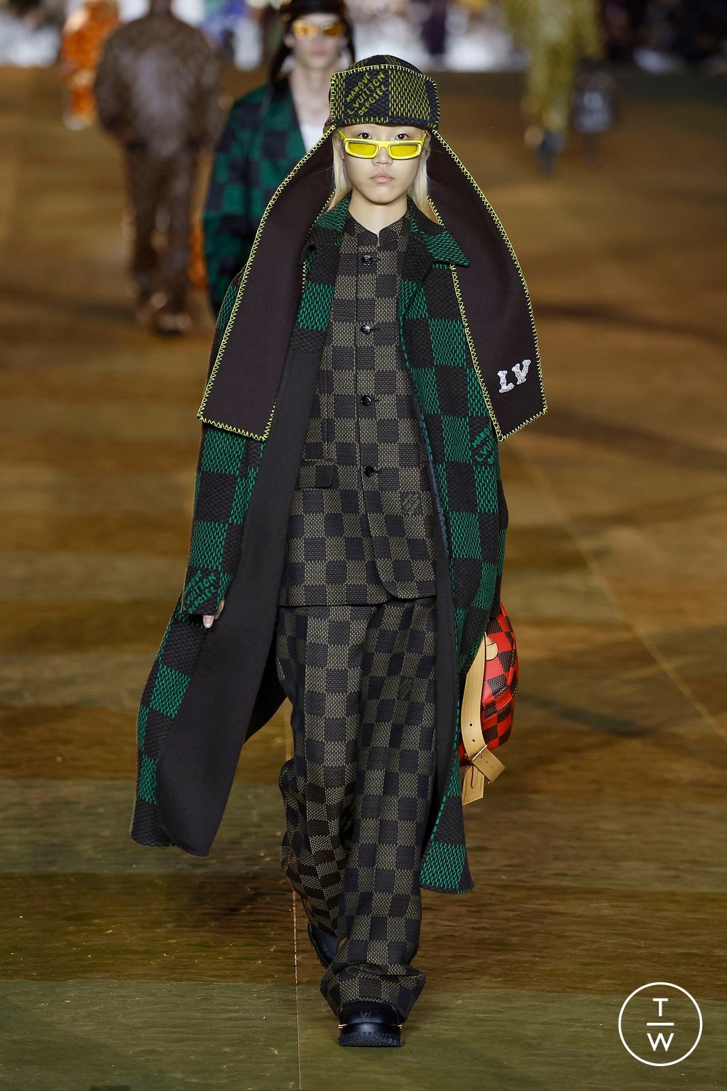 Fashion Week Paris Spring/Summer 2024 look 34 from the Louis Vuitton collection 男装