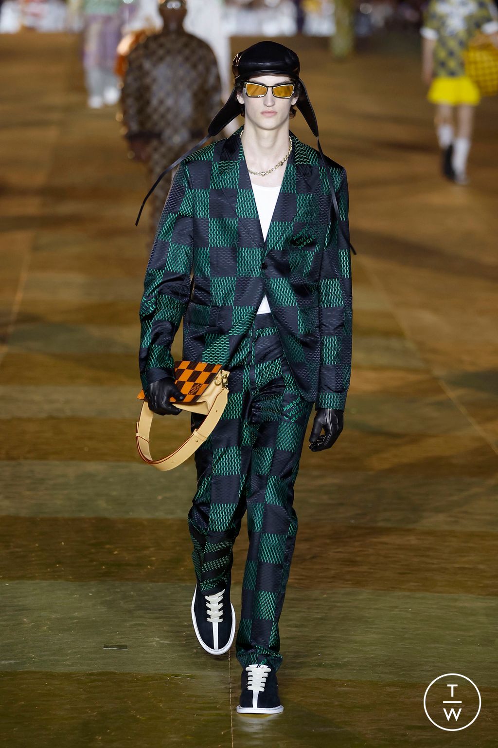 Fashion Week Paris Spring/Summer 2024 look 35 from the Louis Vuitton collection 男装