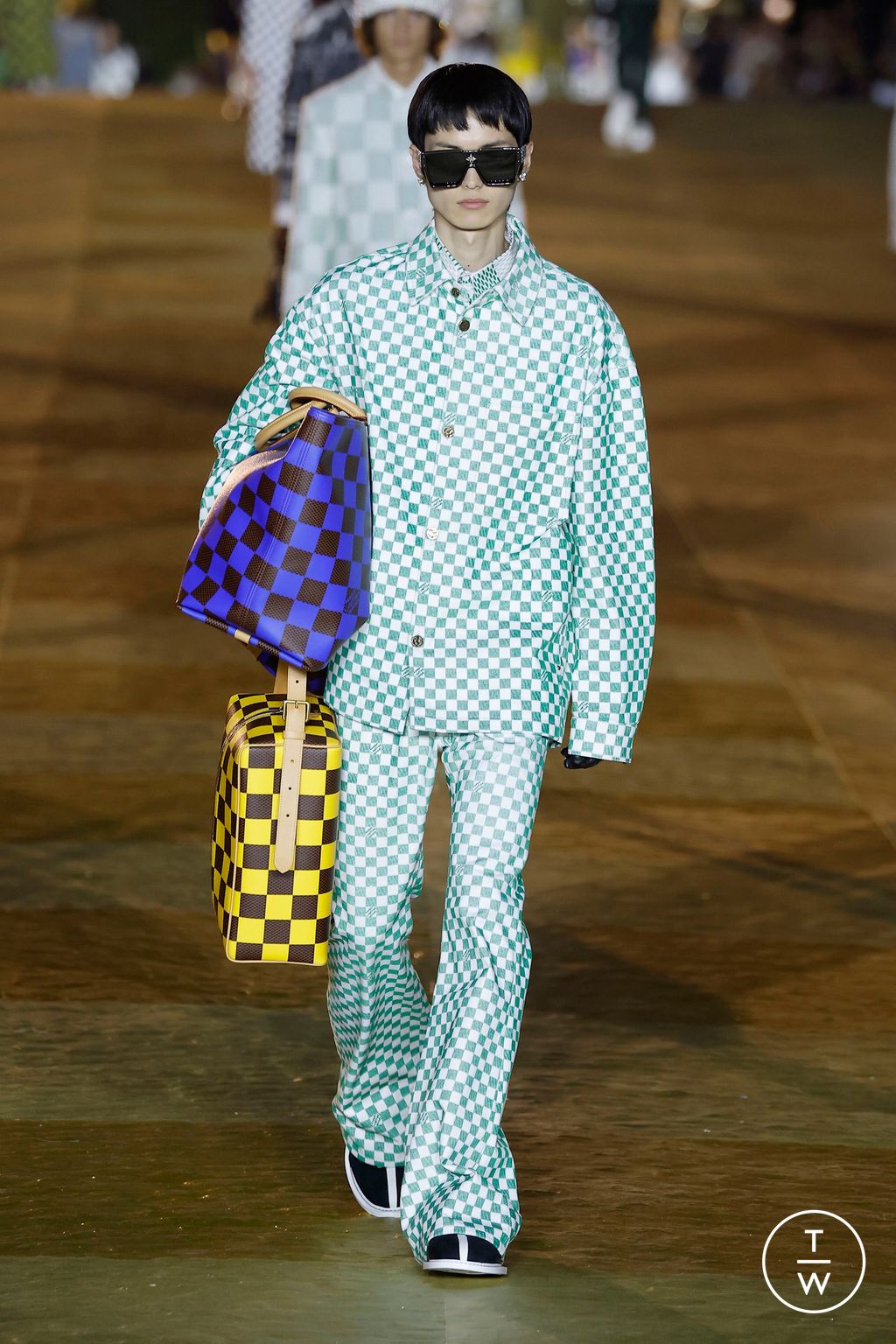 Fashion Week Paris Spring/Summer 2024 look 41 from the Louis Vuitton collection 男装