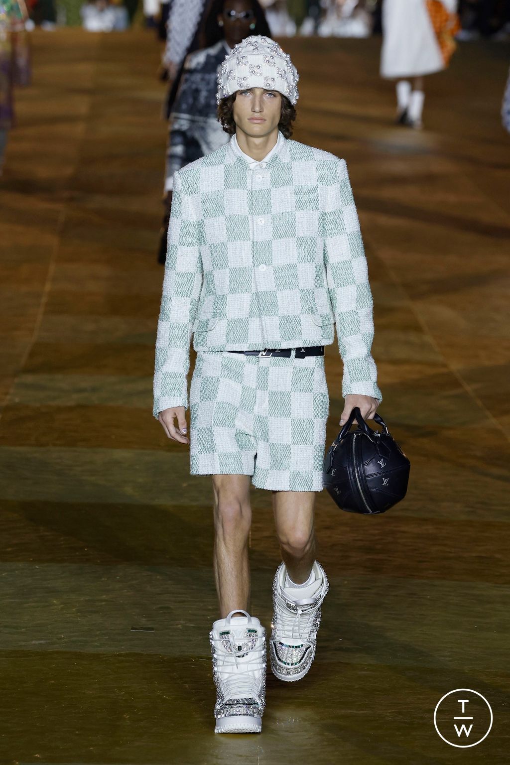 Fashion Week Paris Spring/Summer 2024 look 42 from the Louis Vuitton collection 男装