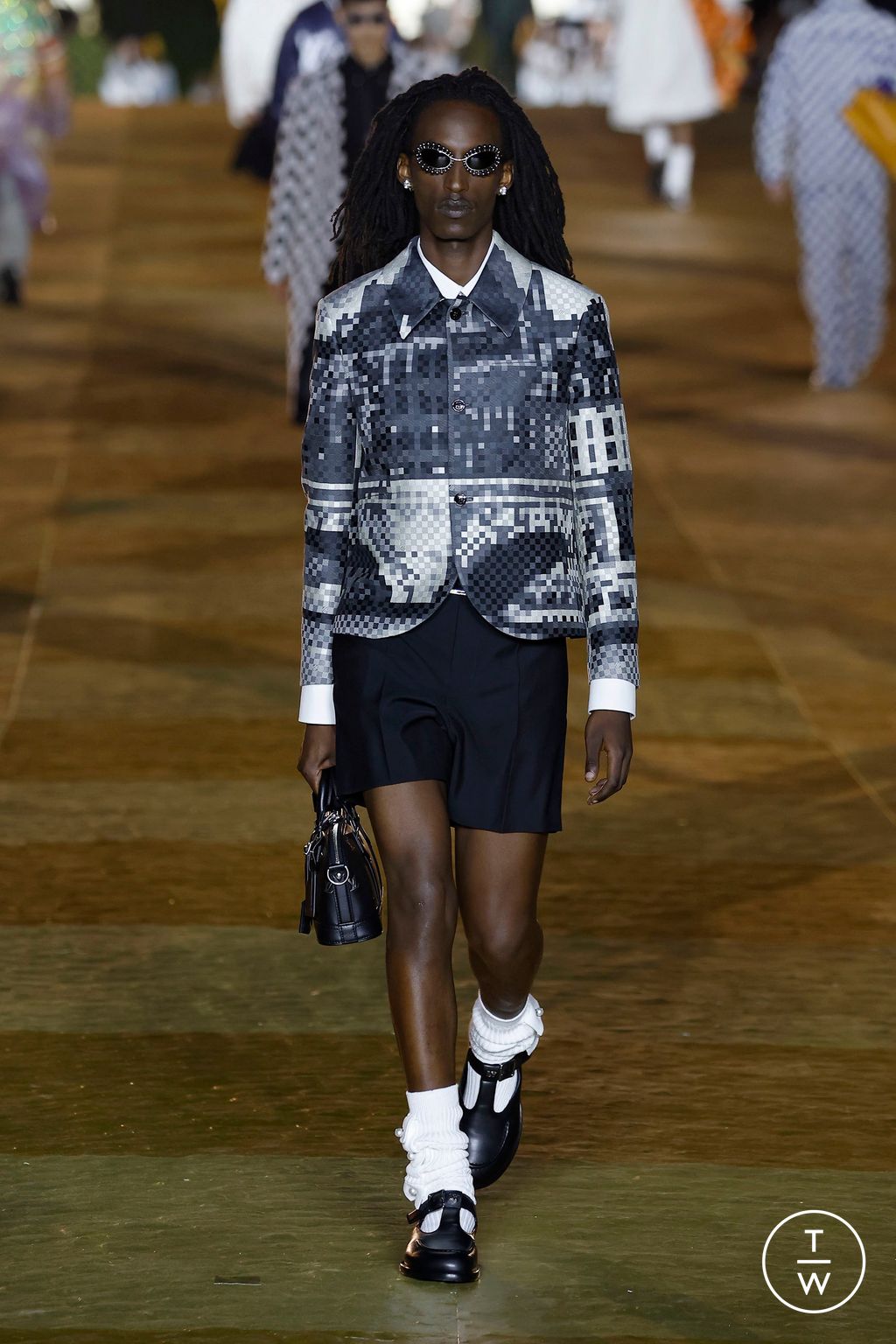 Fashion Week Paris Spring/Summer 2024 look 43 from the Louis Vuitton collection menswear