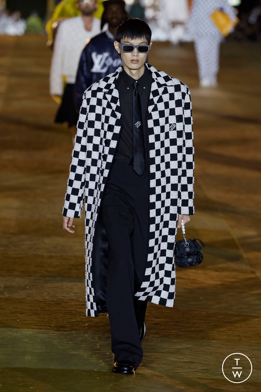 Fashion Week Paris Spring/Summer 2024 look 44 from the Louis Vuitton collection menswear