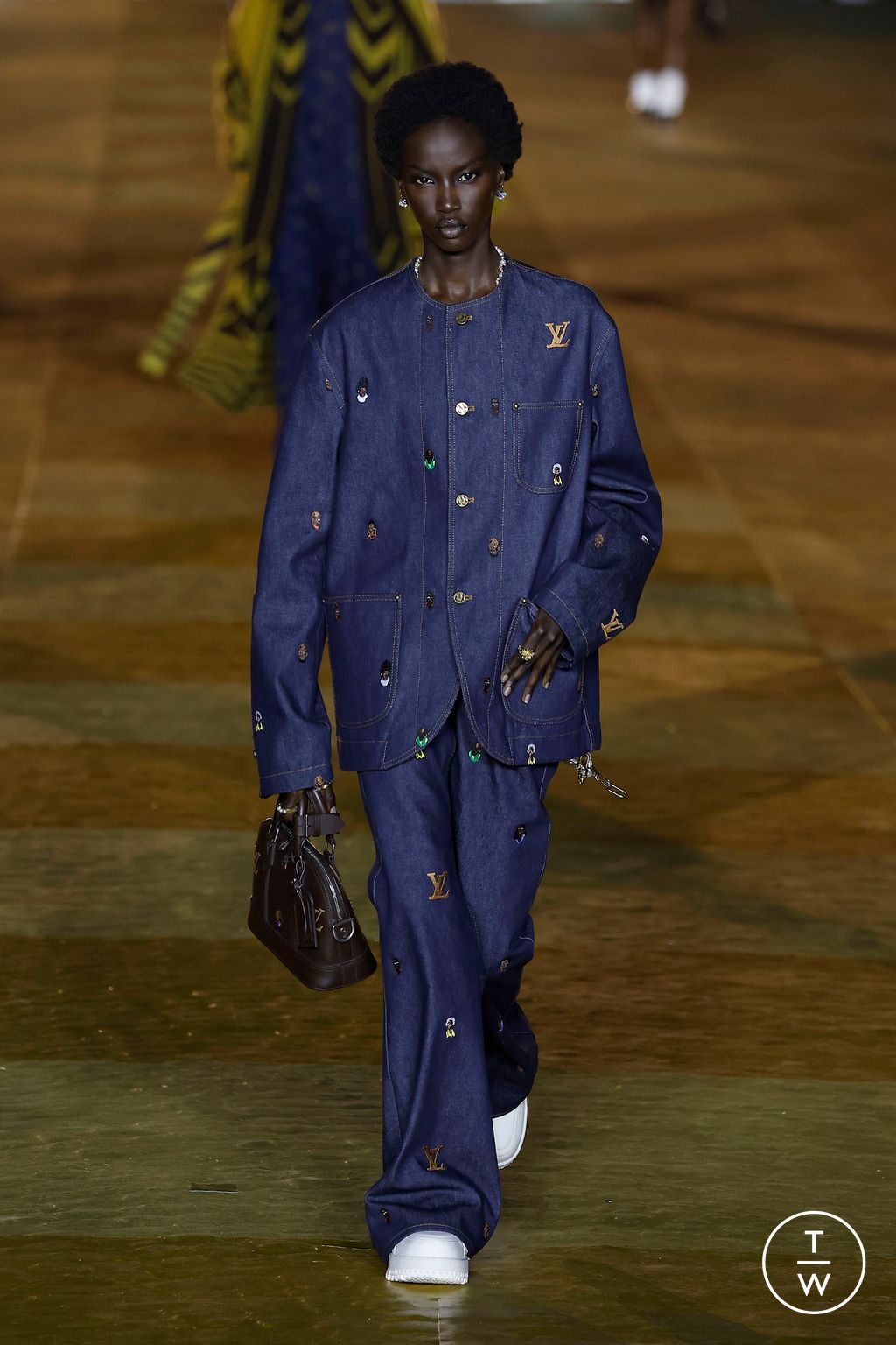 Fashion Week Paris Spring/Summer 2024 look 49 from the Louis Vuitton collection 男装