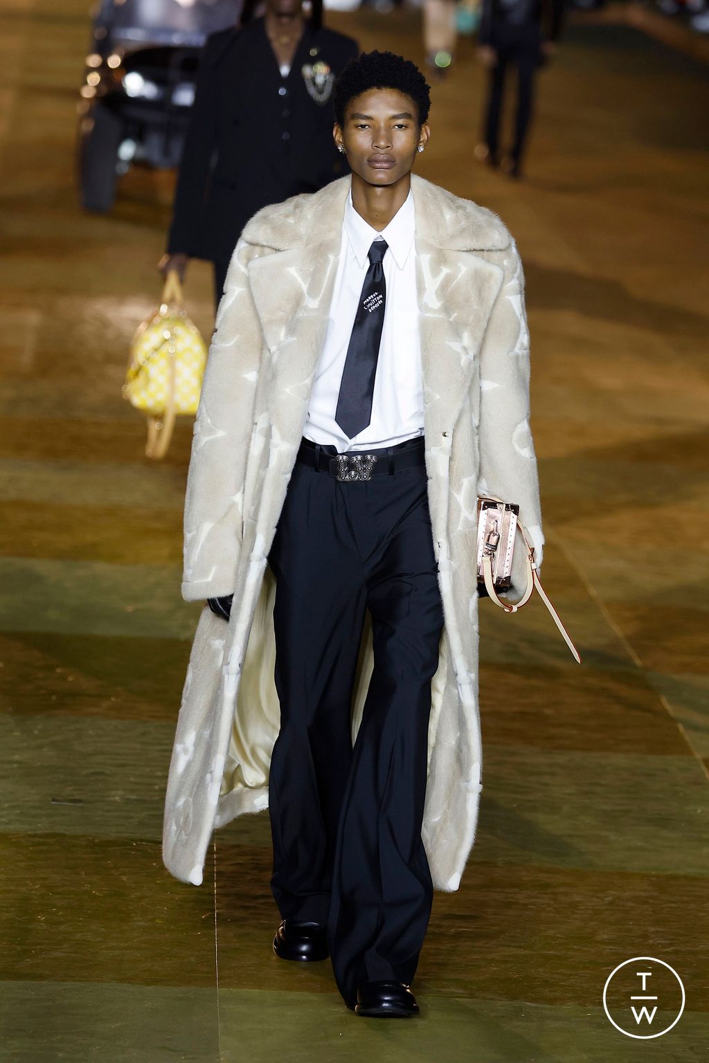 Fashion Week Paris Spring/Summer 2024 look 70 from the Louis Vuitton collection menswear