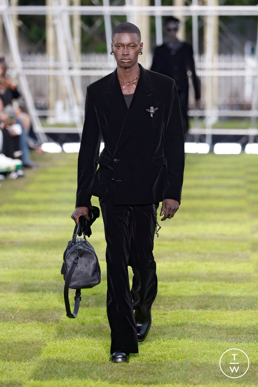 Fashion Week Paris Spring/Summer 2025 look 1 from the Louis Vuitton collection menswear