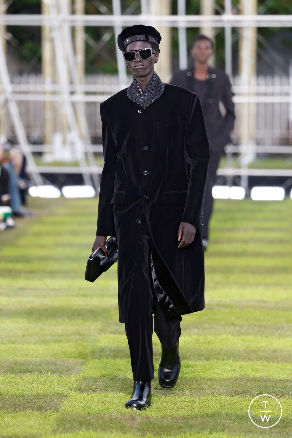 Fashion Week Paris Spring-Summer 2025 look 2 from the Louis Vuitton collection menswear