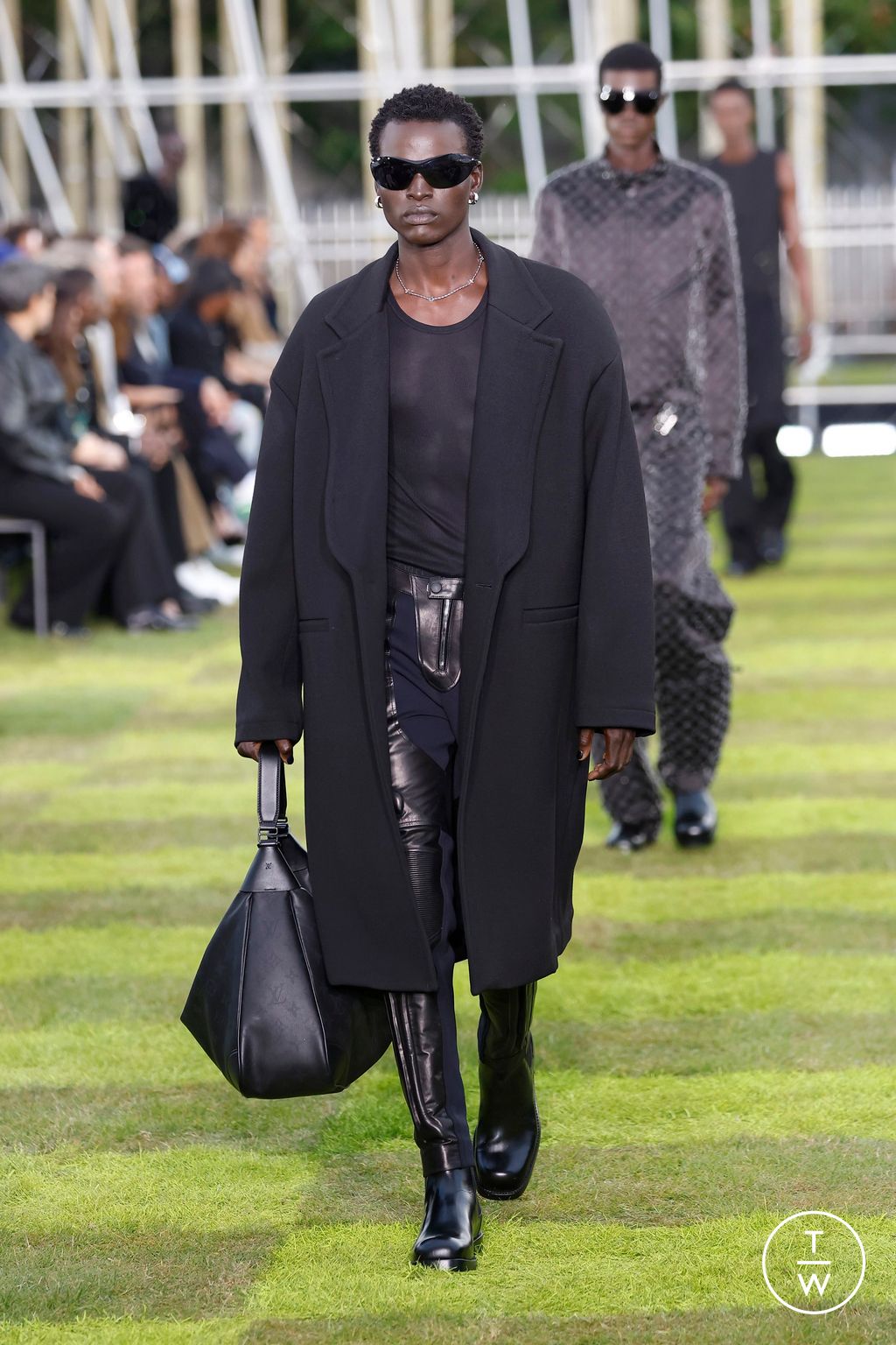 Fashion Week Paris Spring-Summer 2025 look 4 de la collection Louis Vuitton menswear