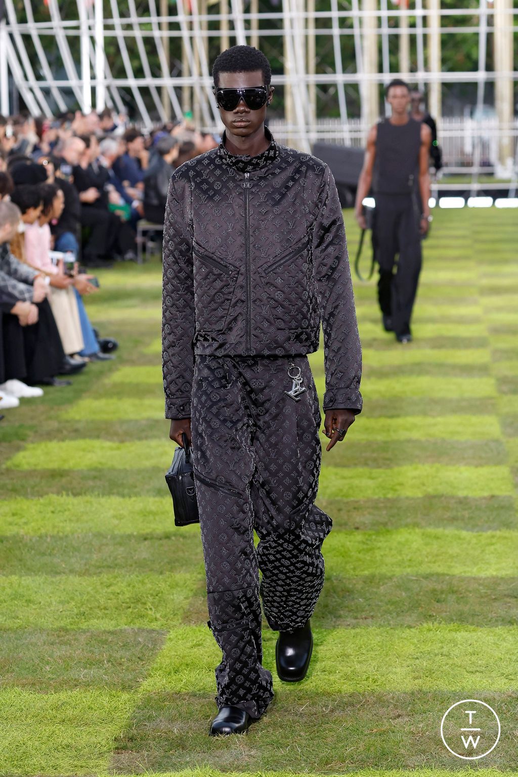 Fashion Week Paris Spring-Summer 2025 look 5 from the Louis Vuitton collection menswear