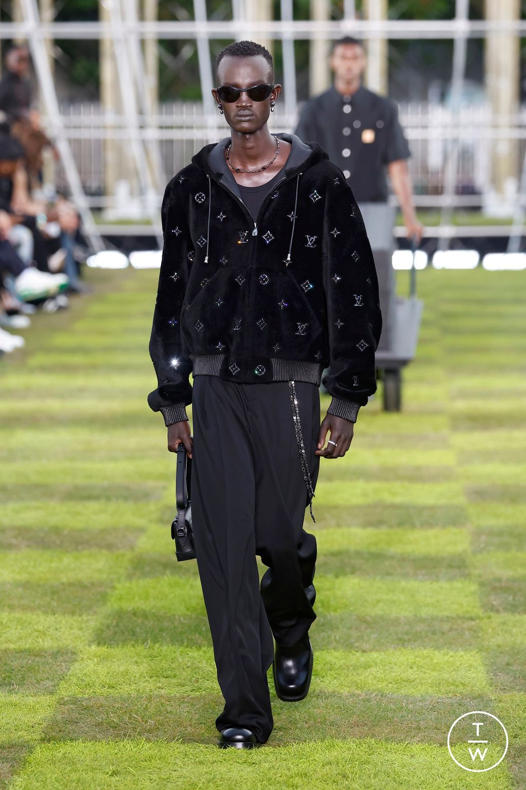 Fashion Week Paris Spring/Summer 2025 look 7 from the Louis Vuitton collection menswear