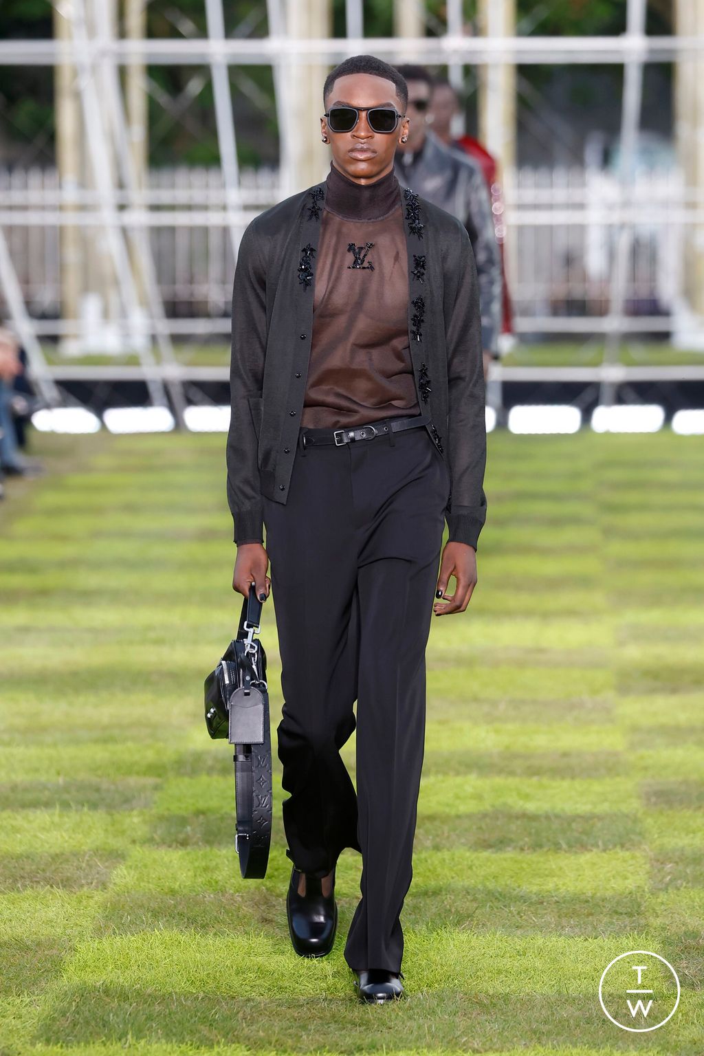 Fashion Week Paris Spring-Summer 2025 look 9 from the Louis Vuitton collection menswear