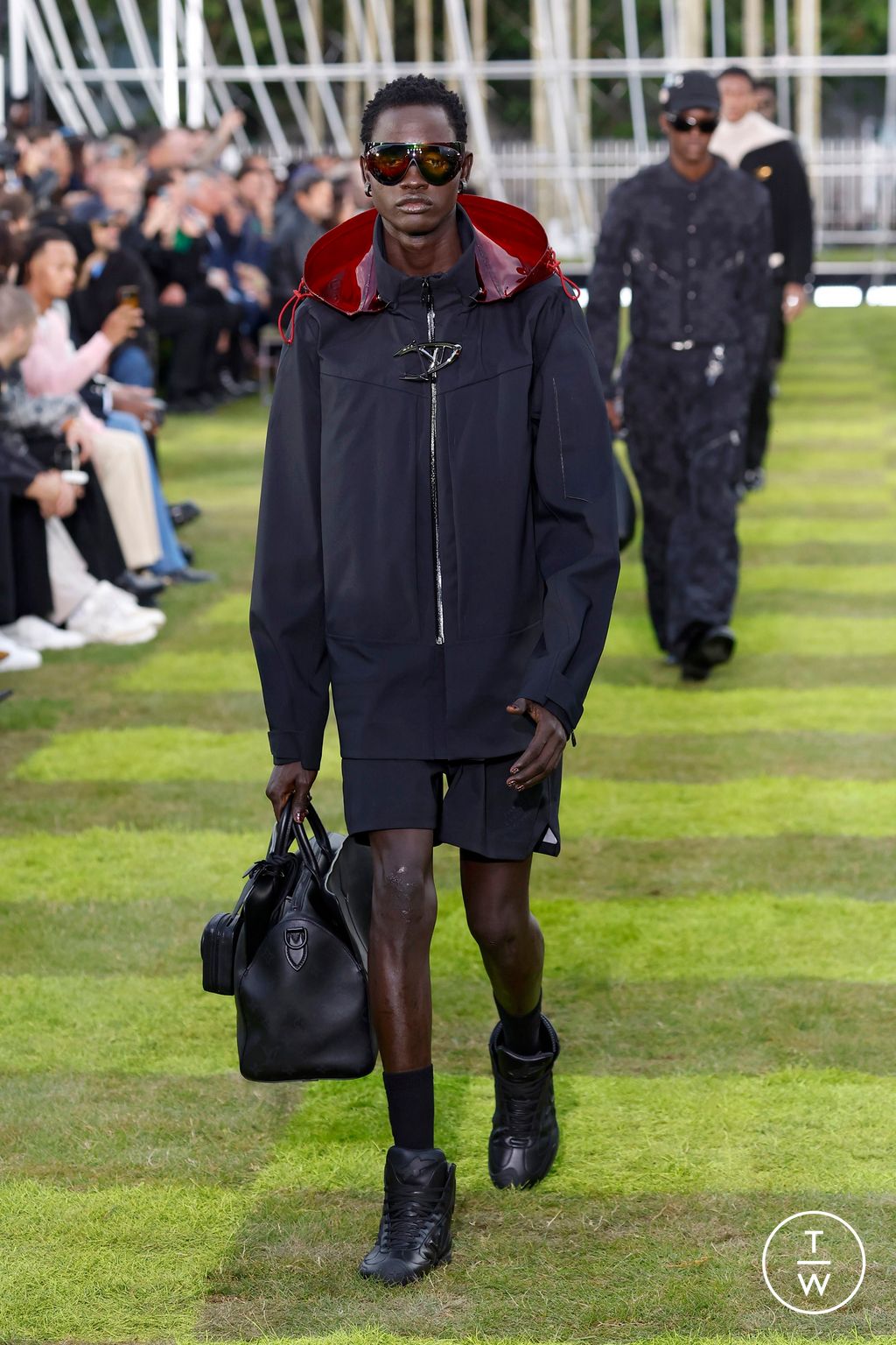 Fashion Week Paris Spring/Summer 2025 look 15 from the Louis Vuitton collection menswear