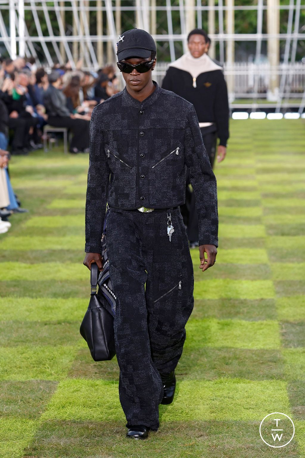 Fashion Week Paris Spring/Summer 2025 look 16 from the Louis Vuitton collection menswear