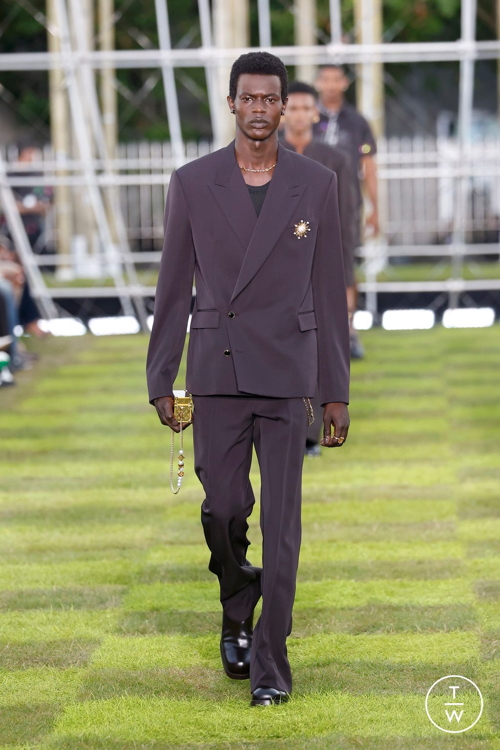 Fashion Week Paris Spring/Summer 2025 look 20 de la collection Louis Vuitton menswear