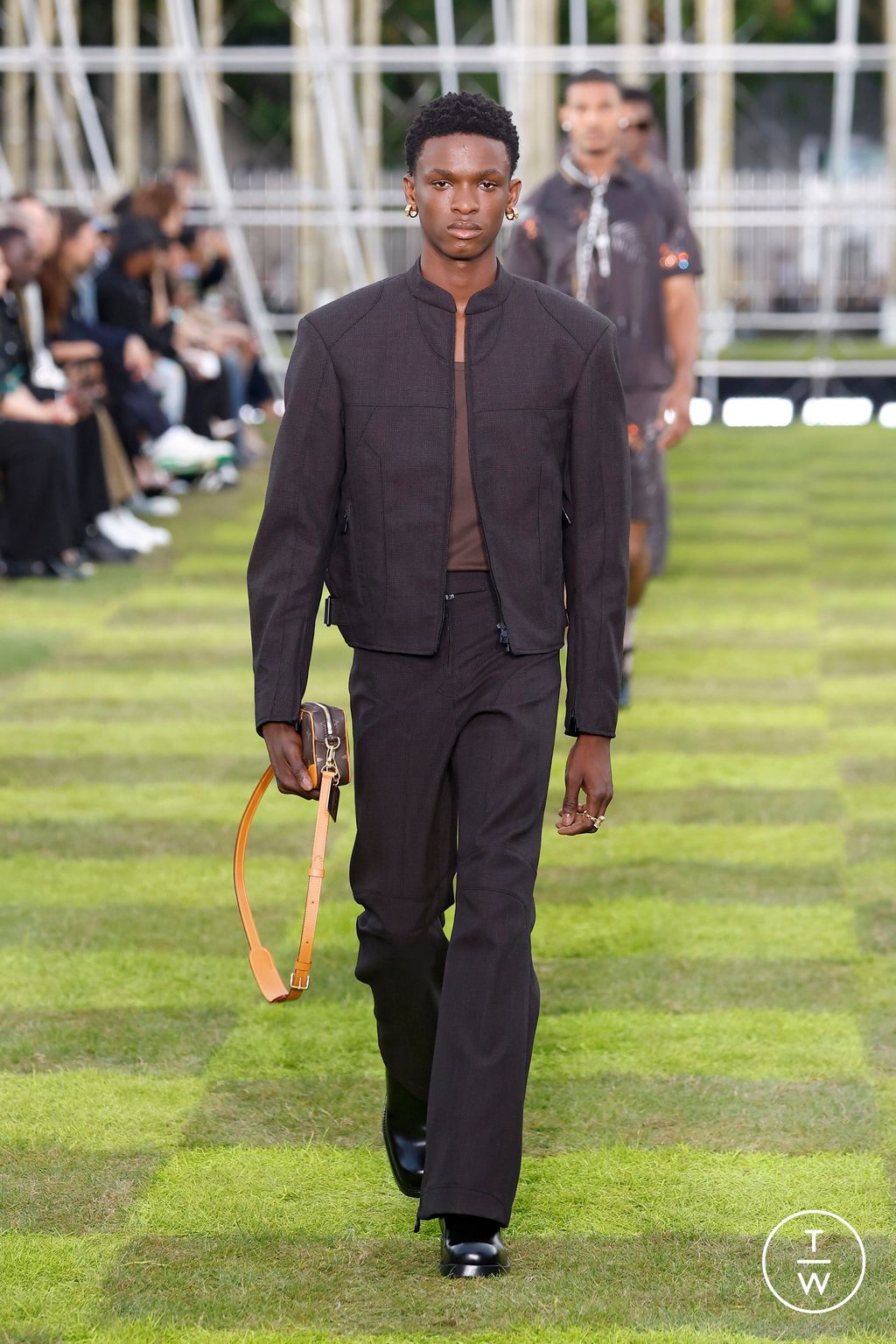 Fashion Week Paris Spring-Summer 2025 look 21 from the Louis Vuitton collection menswear