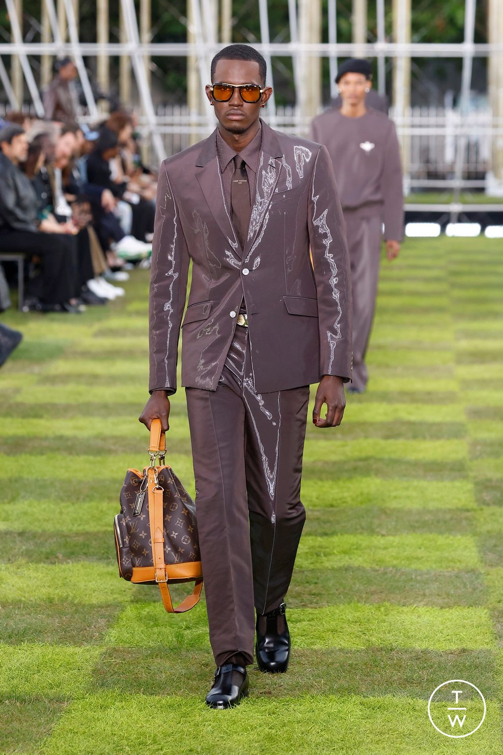 Fashion Week Paris Spring-Summer 2025 look 24 from the Louis Vuitton collection menswear