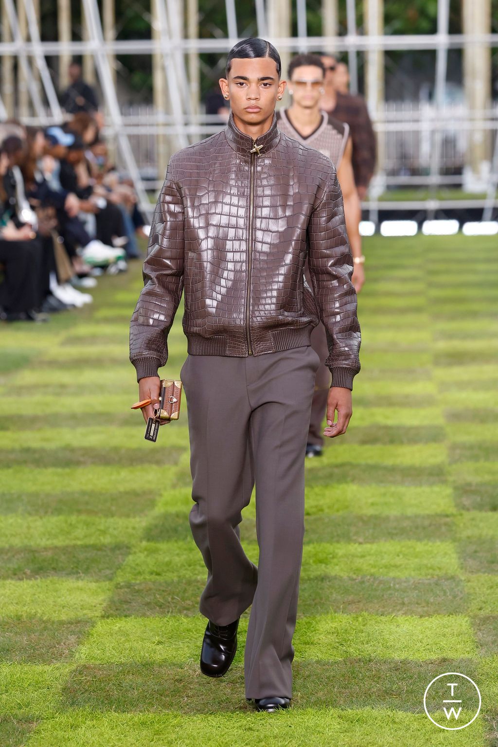 Fashion Week Paris Spring-Summer 2025 look 30 from the Louis Vuitton collection menswear