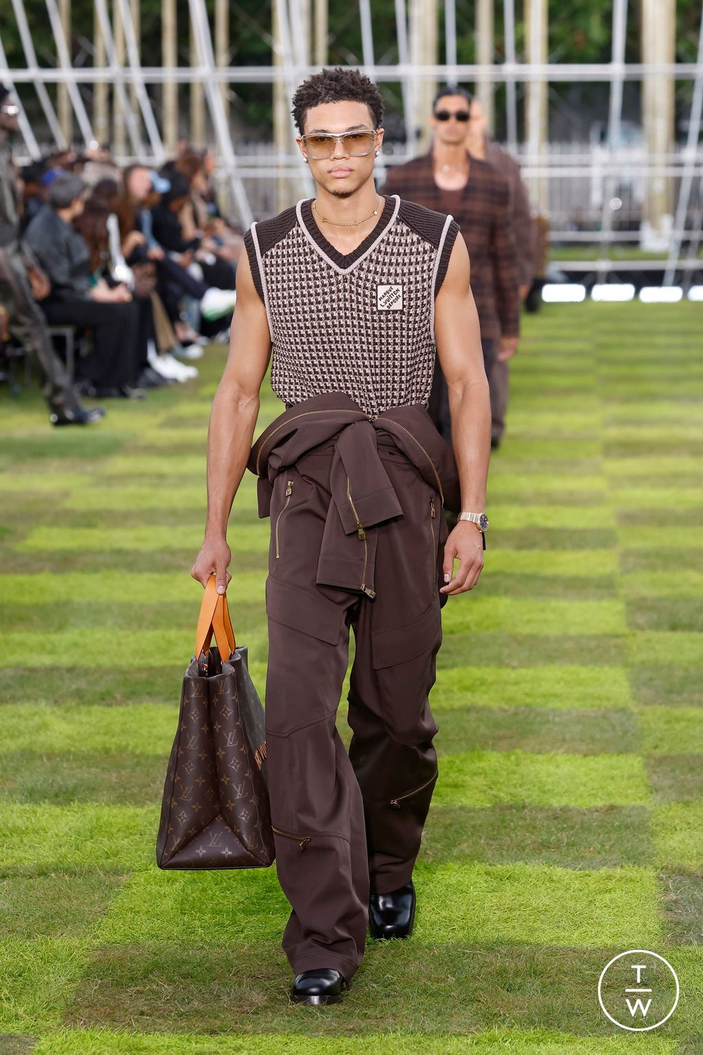 Fashion Week Paris Spring/Summer 2025 look 31 from the Louis Vuitton collection menswear