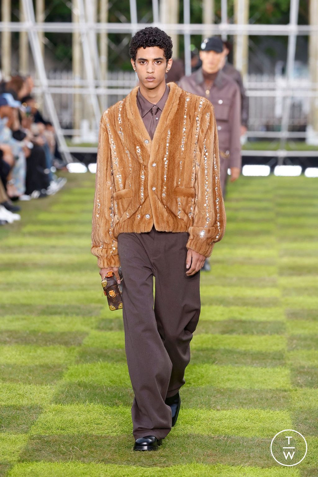 Fashion Week Paris Spring-Summer 2025 look 35 from the Louis Vuitton collection menswear