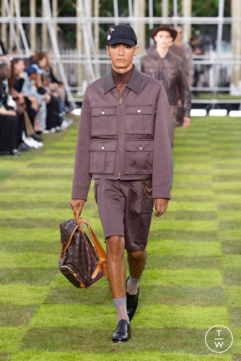 Fashion Week Paris Spring/Summer 2025 look 36 from the Louis Vuitton collection menswear