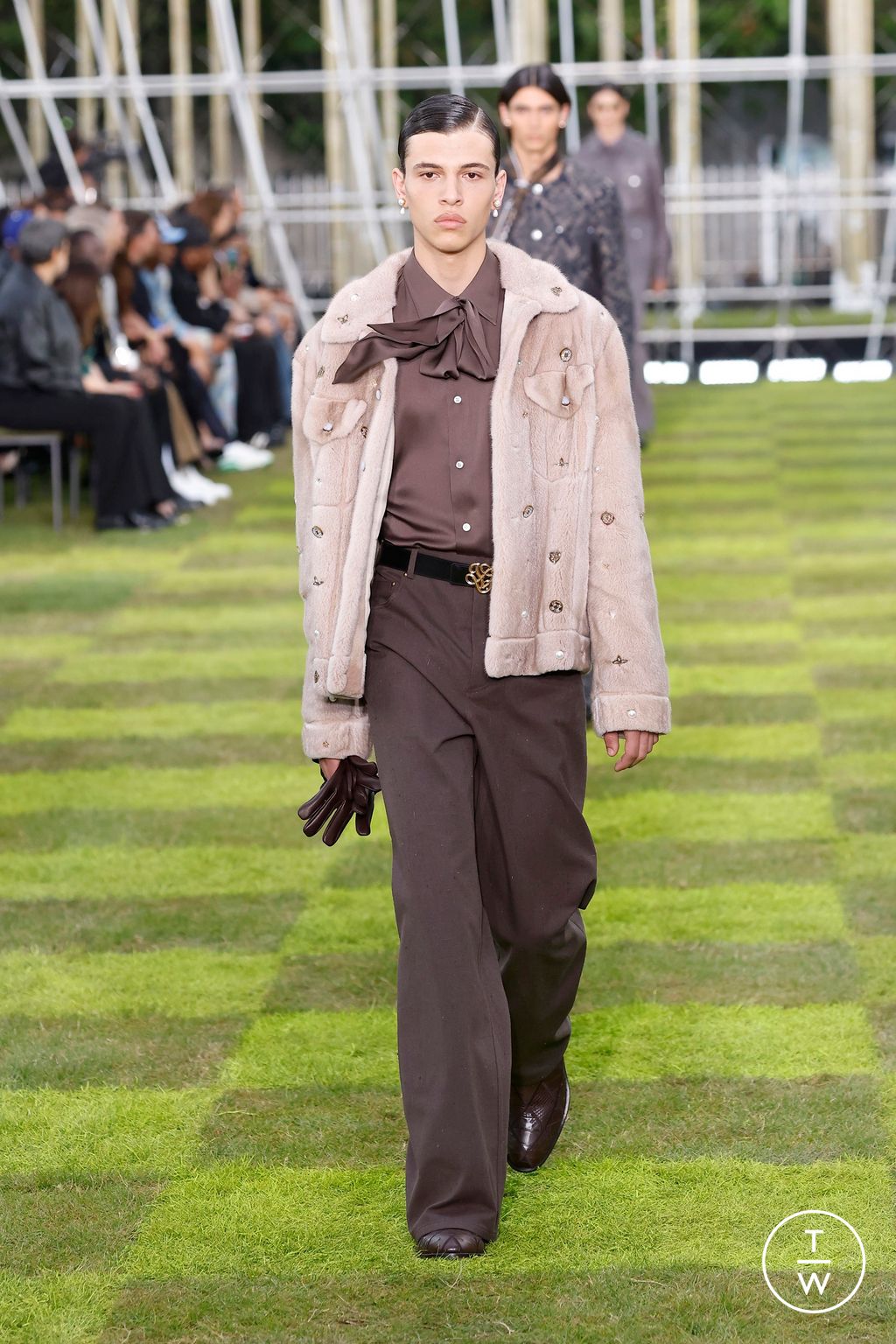 Fashion Week Paris Spring-Summer 2025 look 42 from the Louis Vuitton collection menswear