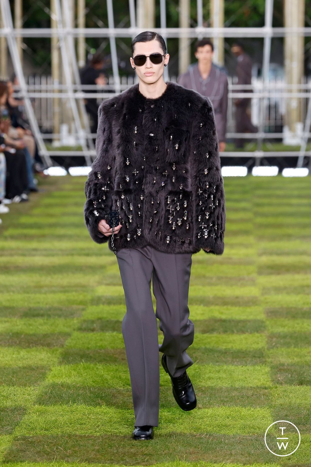 Fashion Week Paris Spring/Summer 2025 look 46 from the Louis Vuitton collection menswear