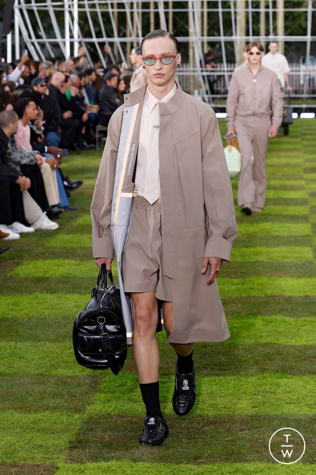 Fashion Week Paris Spring-Summer 2025 look 49 from the Louis Vuitton collection menswear