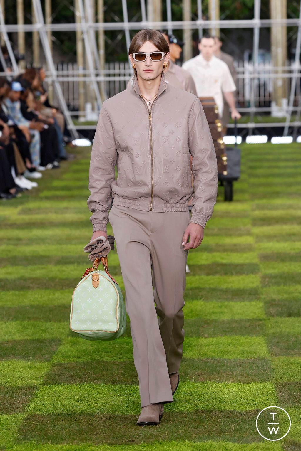 Fashion Week Paris Spring-Summer 2025 look 50 from the Louis Vuitton collection 男装