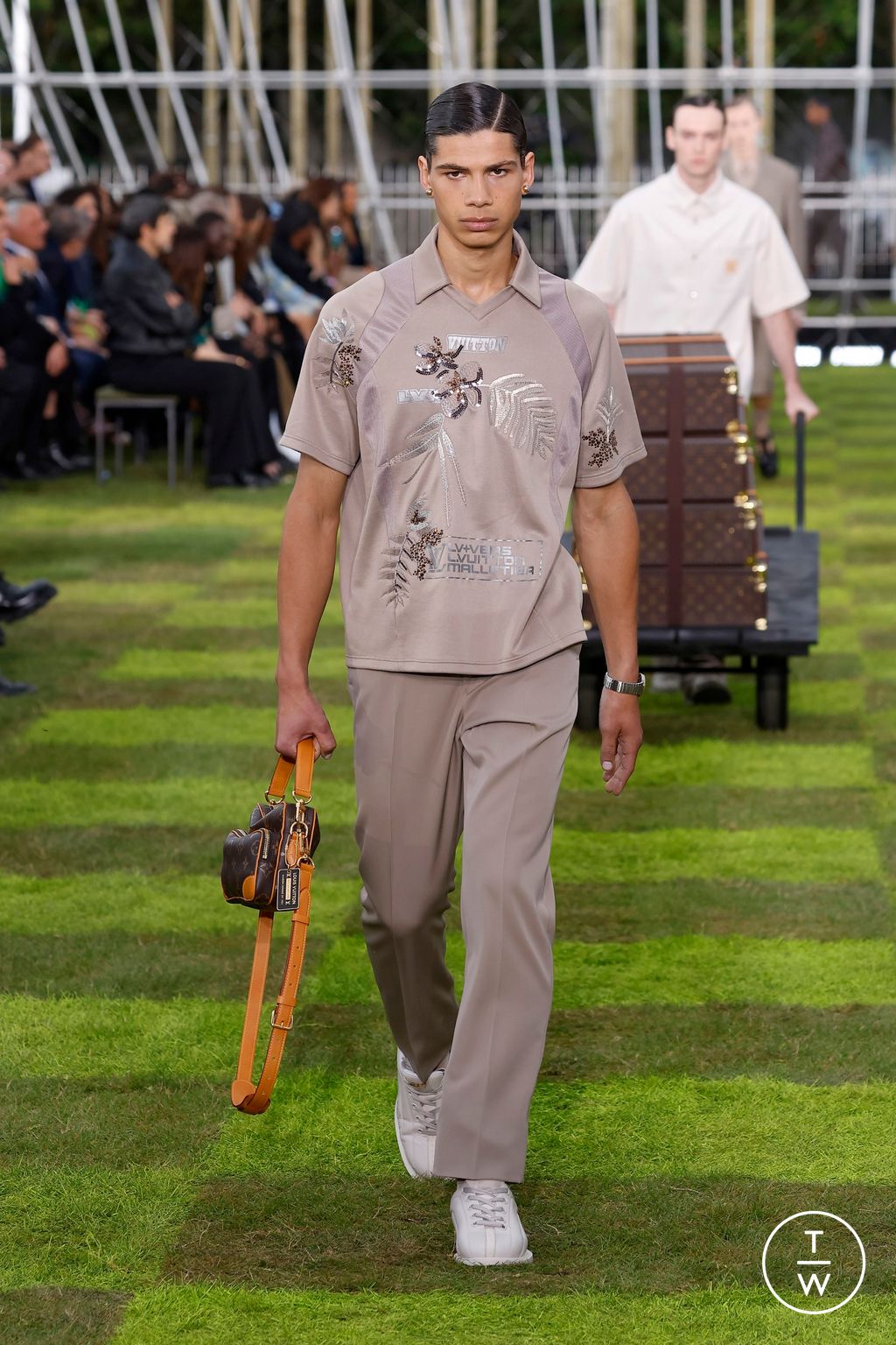 Fashion Week Paris Spring-Summer 2025 look 51 from the Louis Vuitton collection menswear