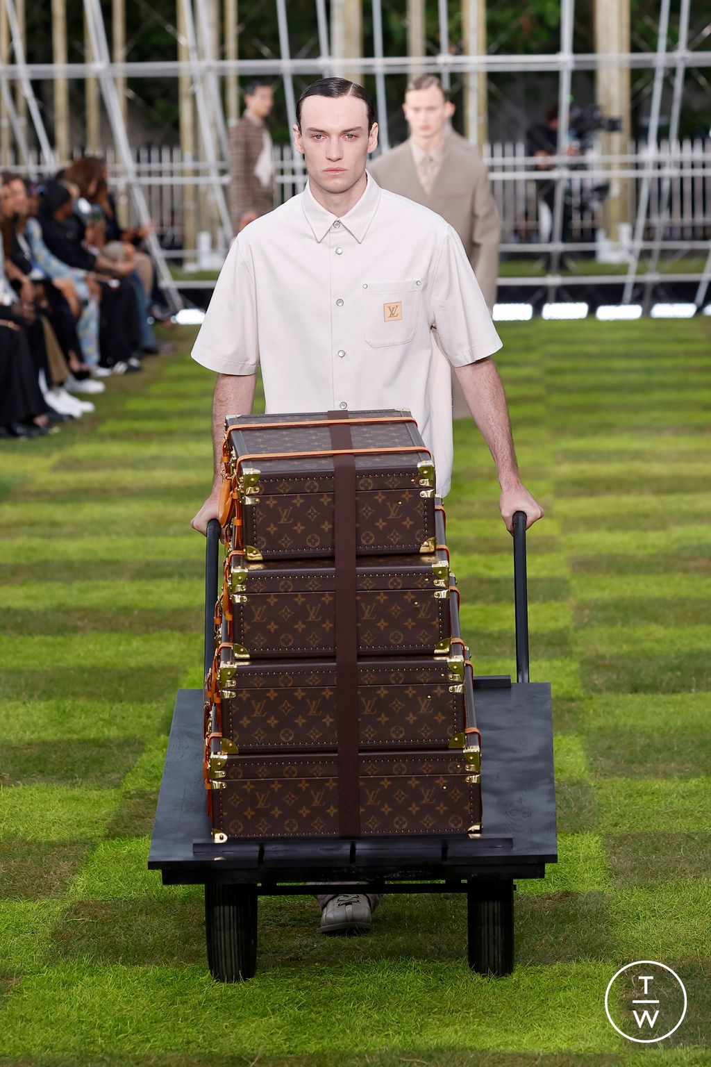 Fashion Week Paris Spring/Summer 2025 look 52 from the Louis Vuitton collection menswear