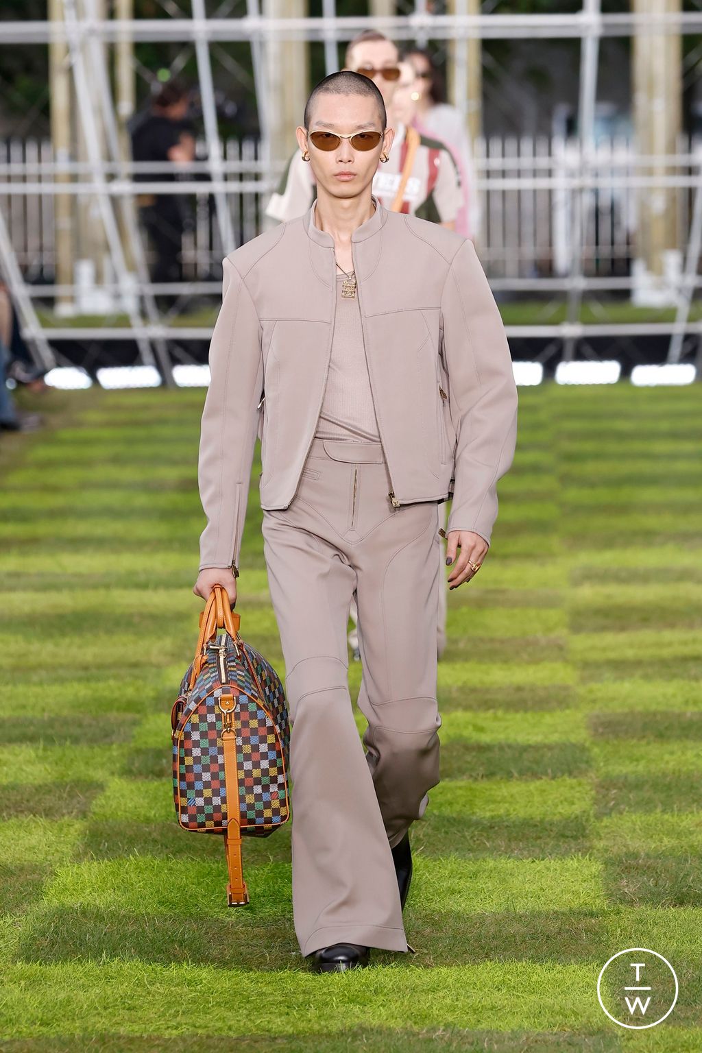 Fashion Week Paris Spring/Summer 2025 look 56 from the Louis Vuitton collection menswear