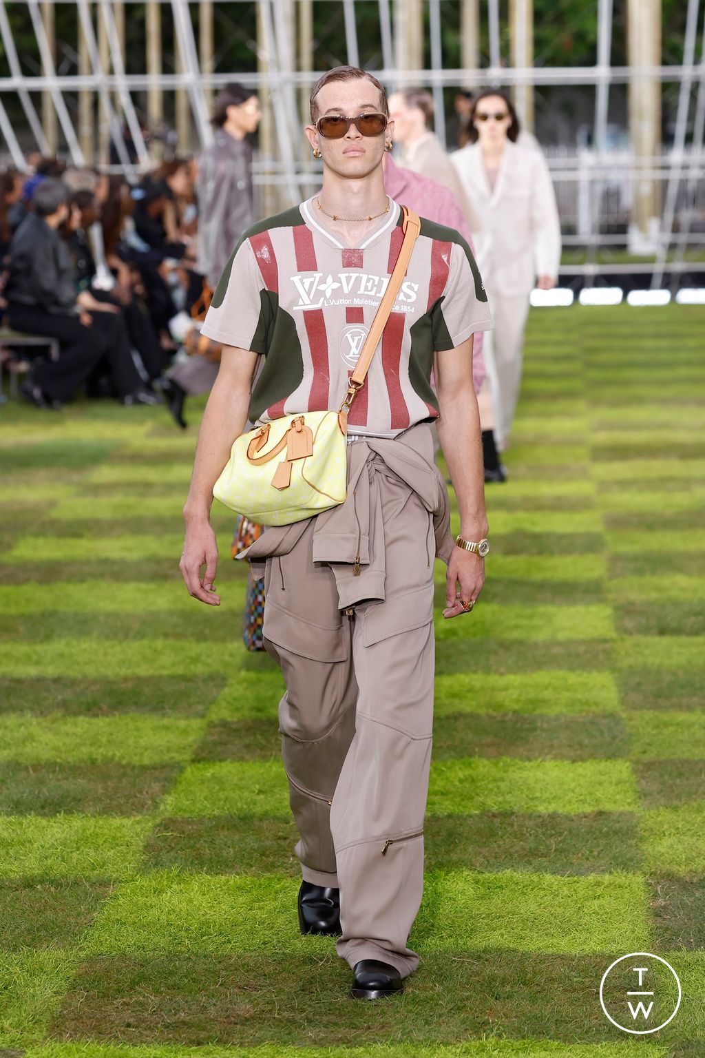 Fashion Week Paris Spring-Summer 2025 look 57 from the Louis Vuitton collection menswear