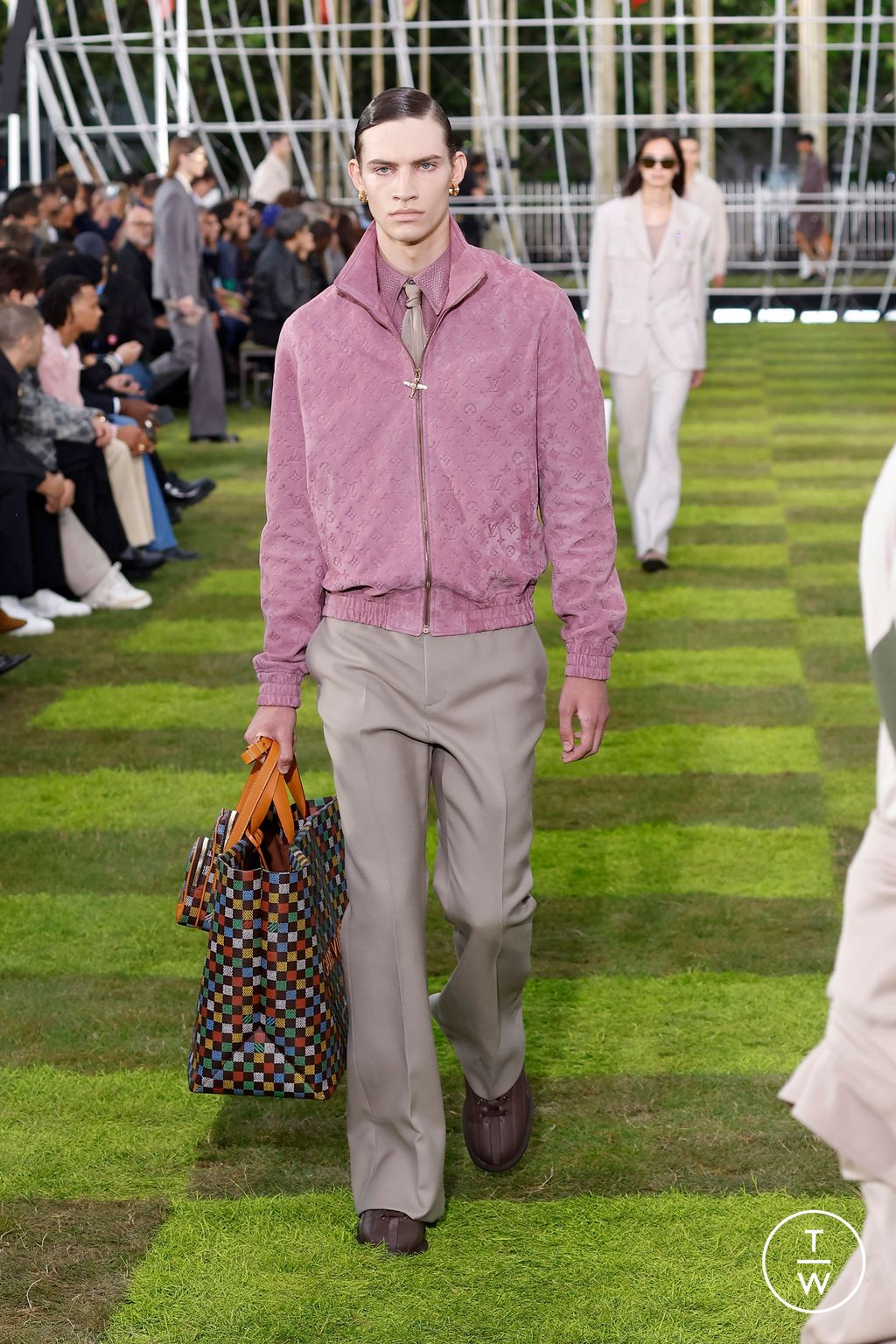 Fashion Week Paris Spring-Summer 2025 look 58 from the Louis Vuitton collection menswear