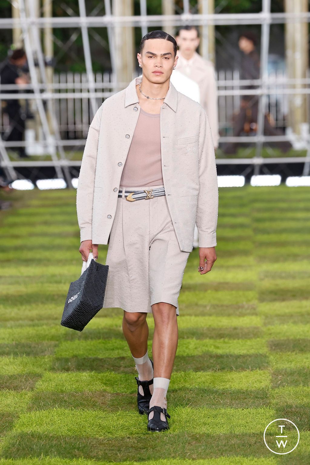 Fashion Week Paris Spring/Summer 2025 look 60 from the Louis Vuitton collection menswear